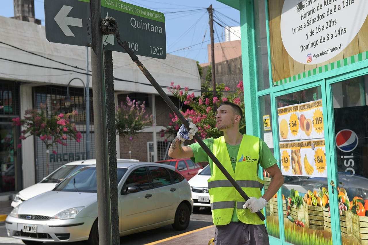 Pintura y mantenimiento en las principales avenidas de San Fernando