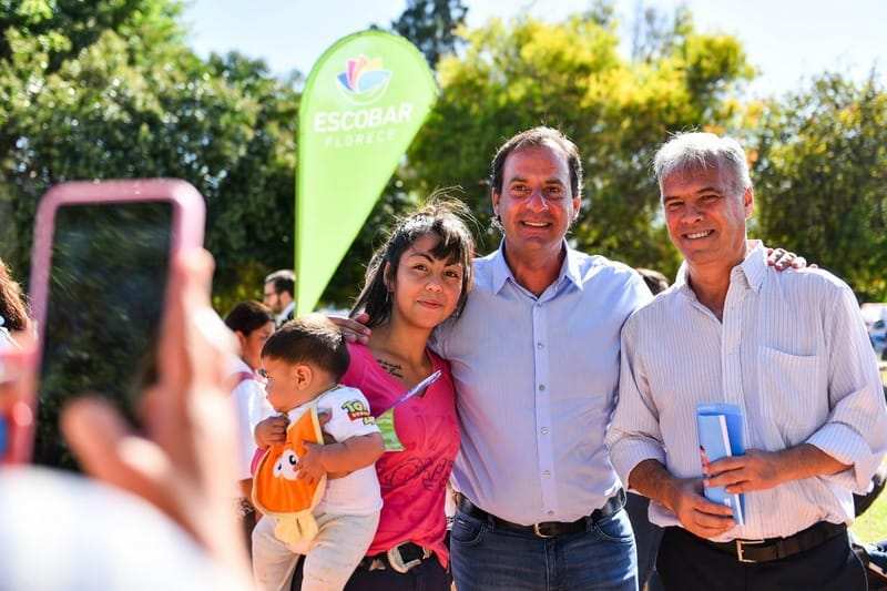Sujarchuk supervisó la entrega de la tarjeta AlimentAR