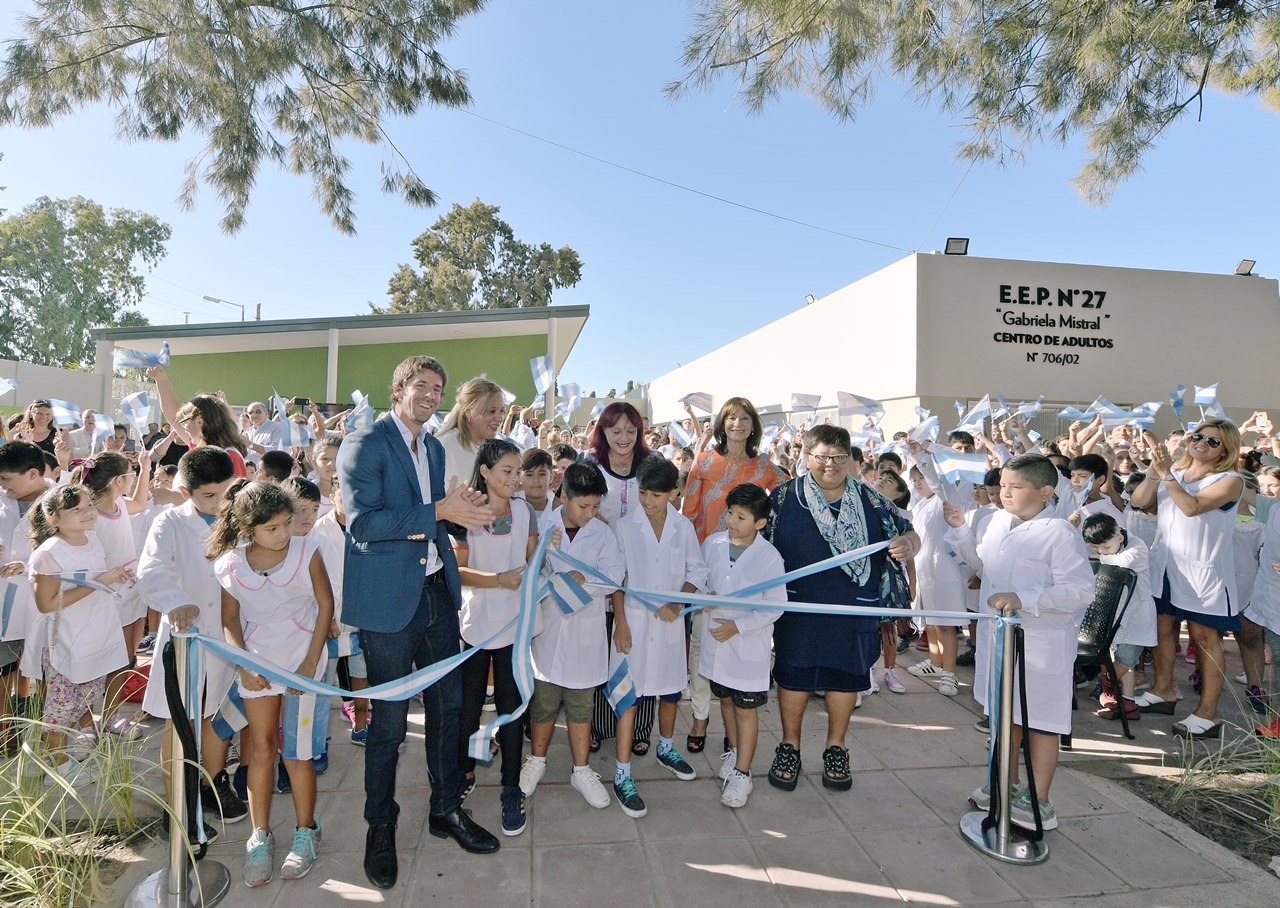 Juan Andreotti inauguró la segunda escuela provincial de 8 renovadas por el Municipio