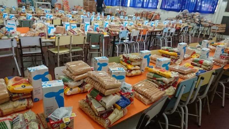 Zabaleta supervisó la entrega de bolsones del Servicio Alimentario Escolar durante la suspensión de clases