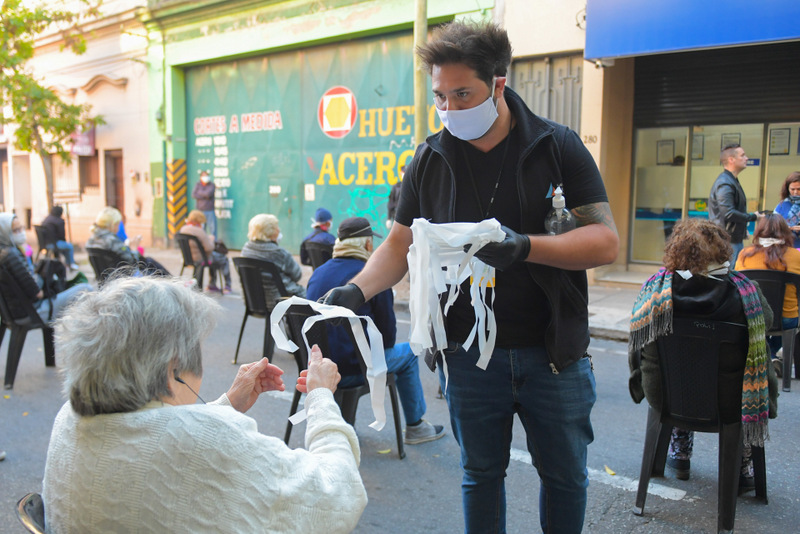 San Fernando cuida a jubilados y vecinos que debieron acercarse a los bancos