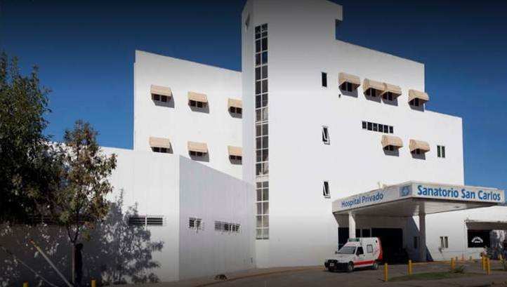 Operativo conjunto de la Municipalidad de Escobar y PAMI para trasladar a pacientes de la Clínica San Carlos , donde se detectaron 23 casos de CORONAVIRUS