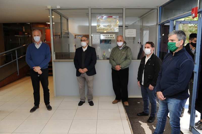 Juan Zabaleta, Luis Basterra y Daniel Gollán recorrieron el centro de investigación del INTA que realiza pruebas de Covid-19