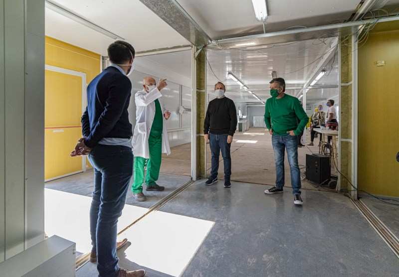 Zabaleta y Valenzuela recorrieron las obras de los Hospitales Modulares de Emergencia de Hurlingham y Tres de Febrero