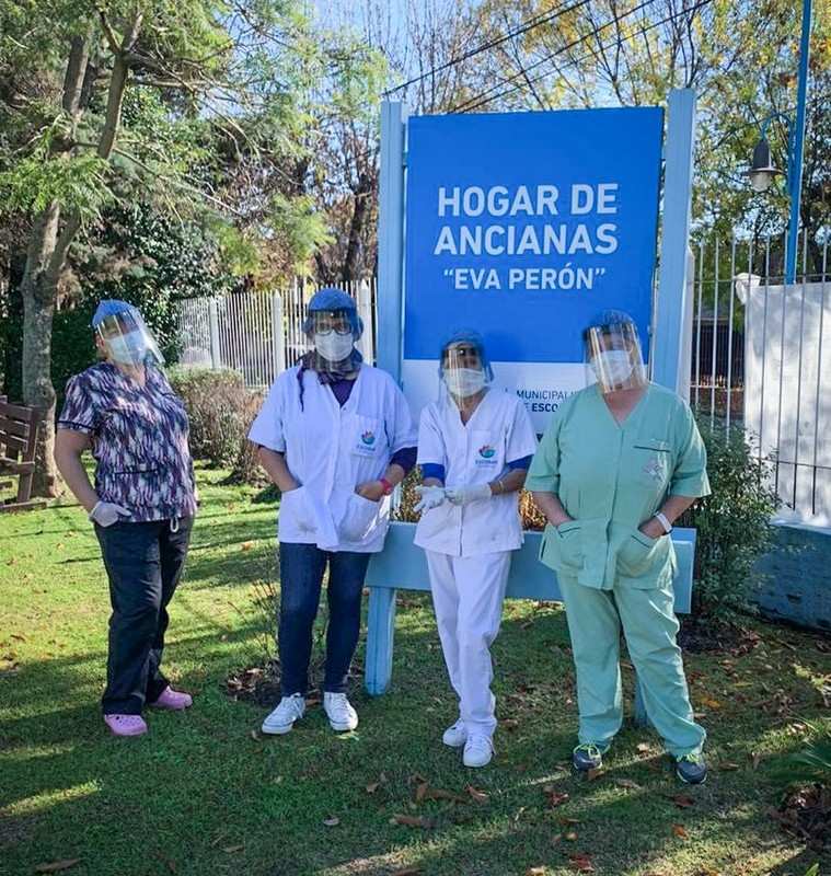 Coronavirus, el personal del Hogar Municipal Eva Perón, de Escobar,  cumple la cuarentena junto a las abuelas
