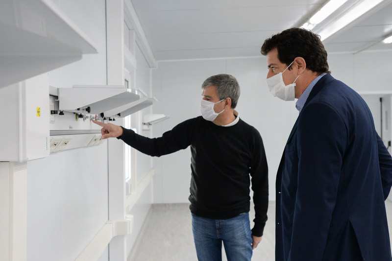 Juan Zabaleta y Wado de Pedro recorrieron el Hospital Modular de Emergencia de Hurlingham