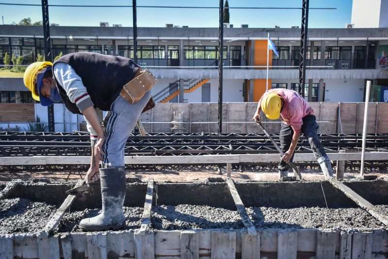La Municipalidad de Escobar ya colocó la estructura metálica del futuro gimnasio del colegio Ramón A. Cereijo