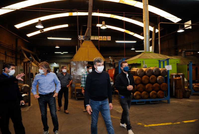 Zabaleta recorrió una Pyme que comenzó a producir nuevamente con las aprobaciones y los protocolos correspondientes