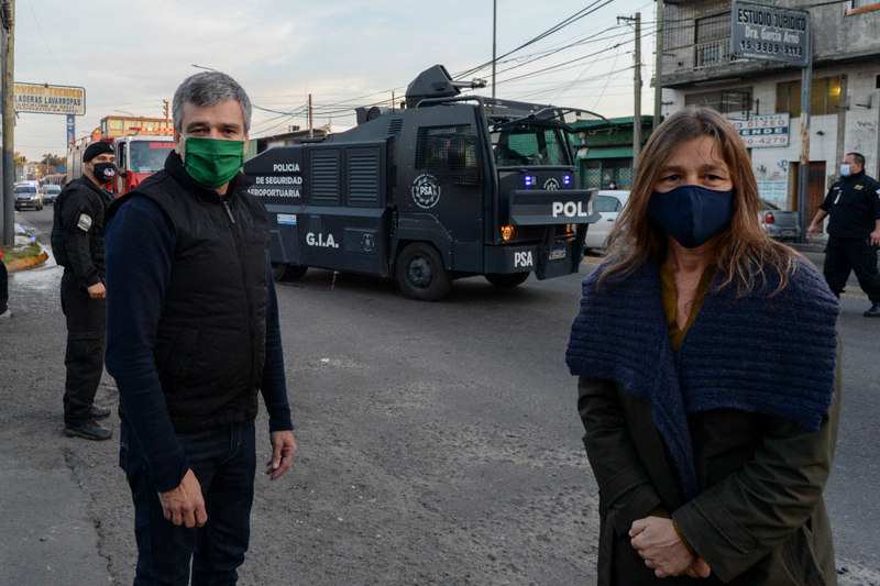 Zabaleta y Frederic supervisaron en Hurlingham un operativo de desinfección de la Policía de Seguridad Aeroportuaria
