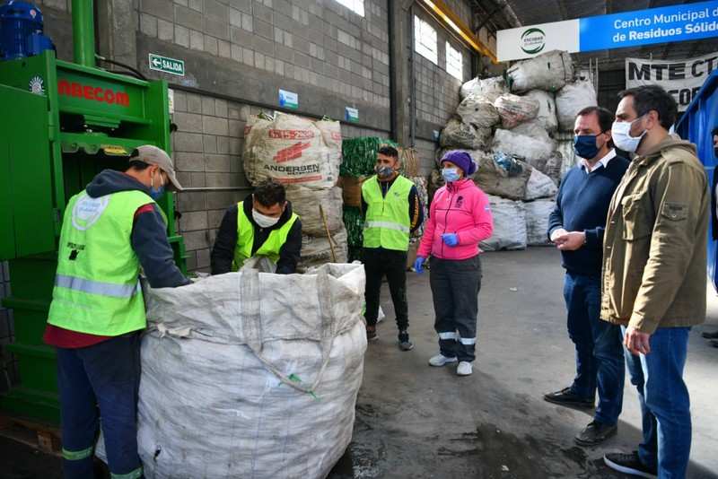 Ariel Sujarchuk y el ministro Juan Cabandié inauguraron el Centro Municipal de Reciclado y Compostaje, y promovieron nuevas acciones en el marco del programa Escobar Sostenible