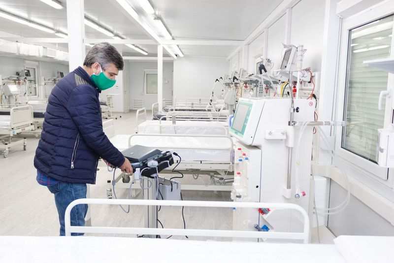 Zabaleta supervisó el equipamiento sanitario en el nuevo Hospital Modular de Hurlingham