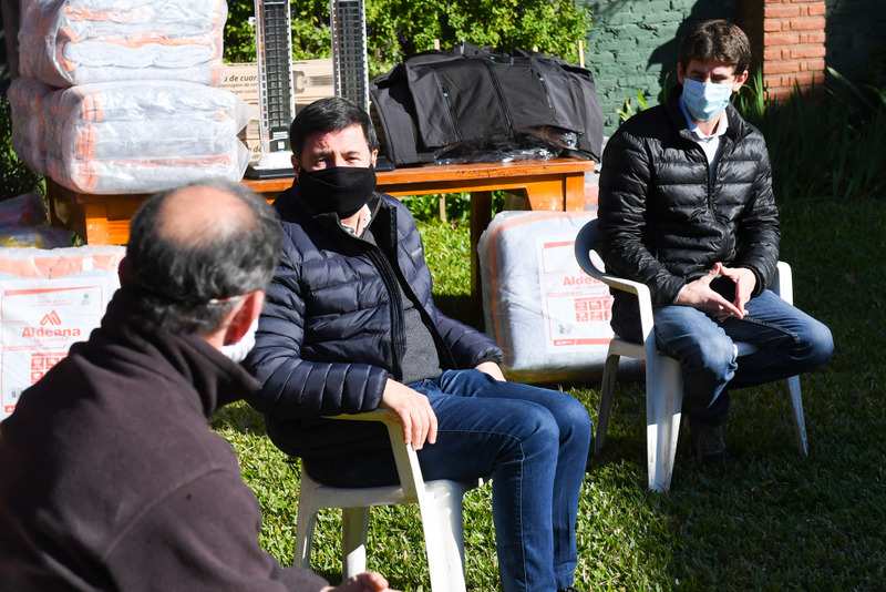 Juan Andreotti y Daniel Arroyo iniciaron el ´Operativo Invierno´ con la ayuda a una parroquia