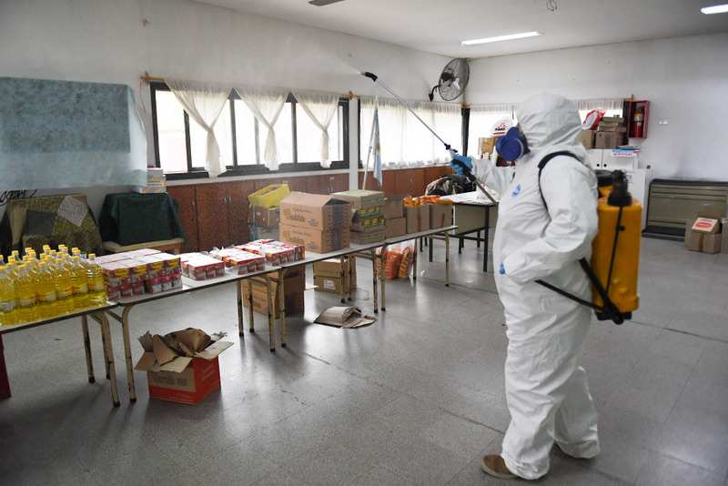San Fernando sanitiza escuelas que reciben el SAE para prevenir el coronavirus