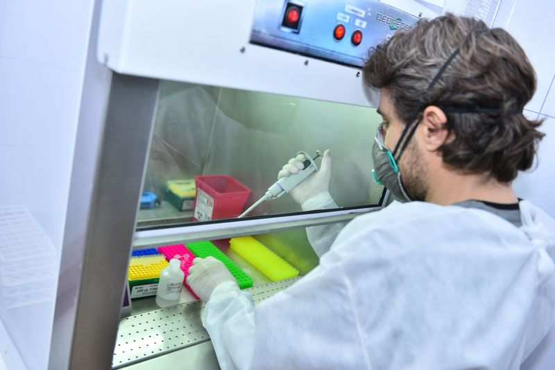 En el nuevo laboratorio del Hospital Municipal Néstor Carlos Kirchner se comenzaron a realizar test diagnósticos de Covid 19