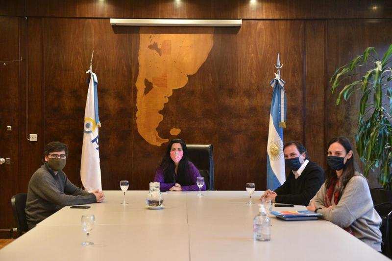 Ariel Sujarchuk y Luana Volnovich analizaron el avance de obras en el Hospital Municipal NCK y acciones para profundizar la mejora de prestaciones médicas de PAMI en toda la región