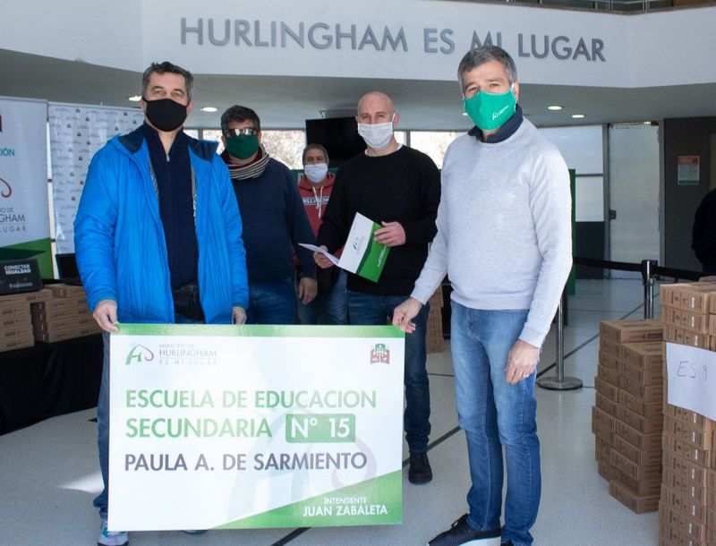 Zabaleta entregó netbooks para escuelas públicas del programa Conectar Igualdad