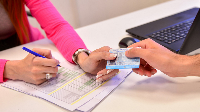La validez de las licencias de conducir con vencimientos hasta el 31 de agosto se extendió por 180 días