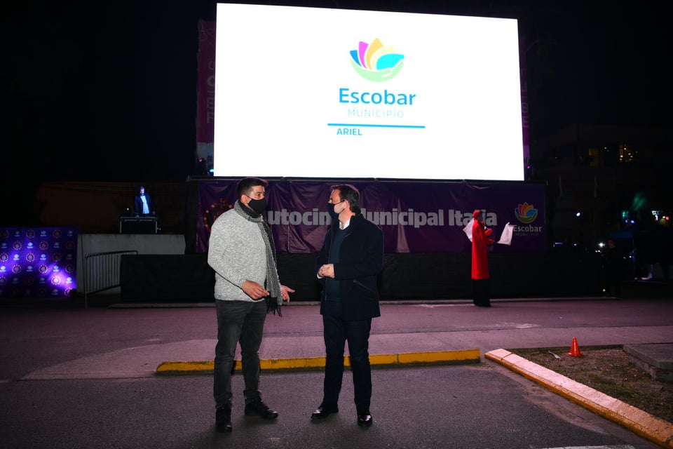 Escobar inauguró el autocine municipal Italia, el primero en la historia del distrito