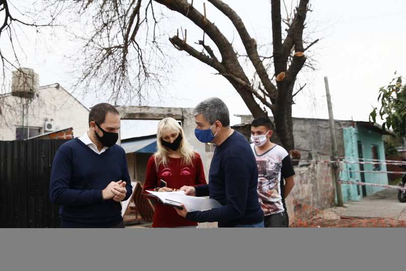 Juan Zabaleta y Martín Gill recorrieron obras de agua y cloacas y firmaron convenios de pavimentación para Hurlingham