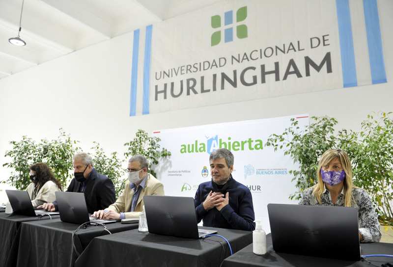 Zabaleta y Perczyk pusieron en funcionamiento “Aula Abierta”, el programa de inclusión digital gratuita para todas las escuelas de Hurlingham