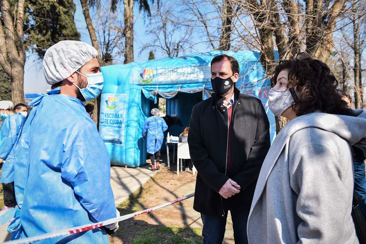 Ariel Sujarchuk recibió a Carla Vizzotti en Escobar, coordinando políticas para combatir al coronavirus en el distrito