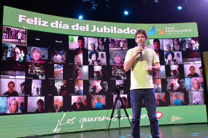 Juan Andreotti compartió un festejo virtual por el Día del Jubilado con un show de Fátima Florez y “Waldo”
