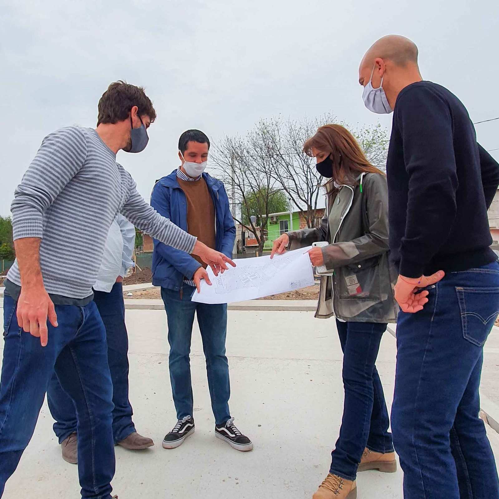 Juan Andreotti recorrió la obra de la nueva Plaza del Barrio San Martín
