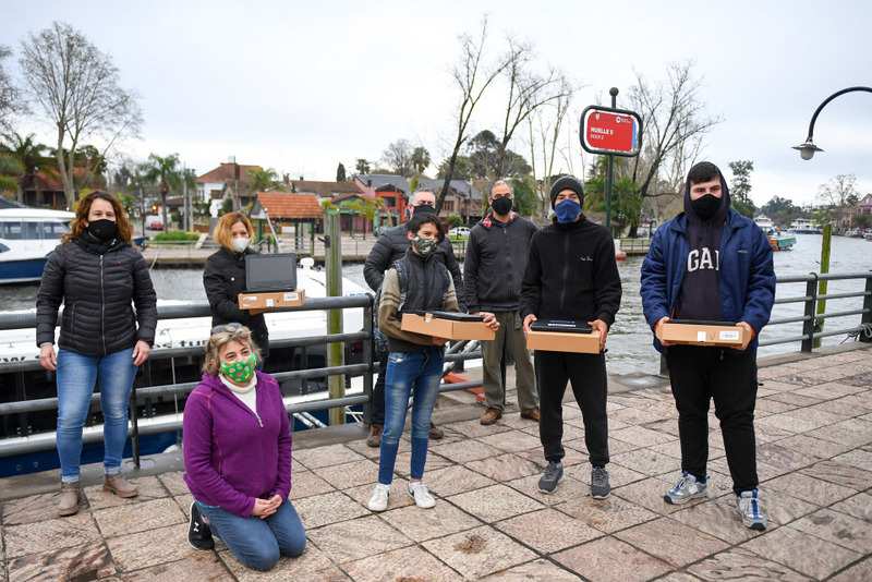 San Fernando entregó netbooks a estudiantes de 4to año de islas y acompañó el Servicio Alimentario Escolar