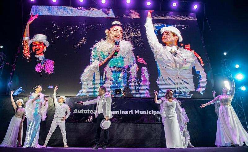 En una noche mágica y emotiva se inauguró el Autoteatro de Escobar, una experiencia inédita en la historia cultural de la Argentina