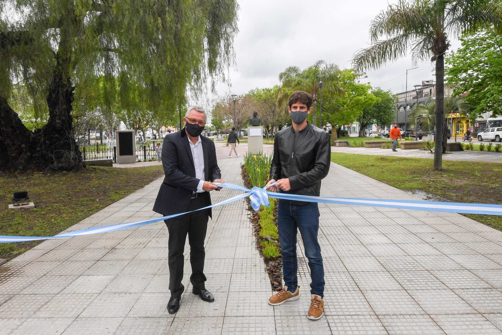 Juan Andreotti y Julio Zamora inauguraron las Plazas Carlos Pellegrini y Luis Castellari en la zona del Canal