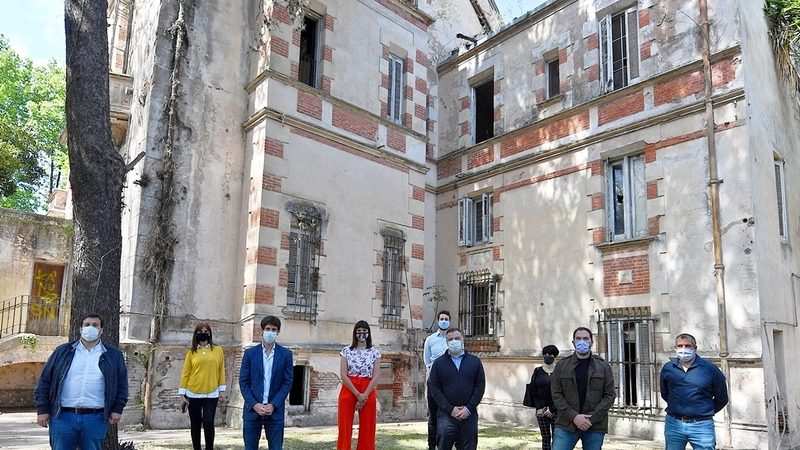 Juan Andreotti firmó un convenio con AABE para restaurar el histórico Palacio Otamendi