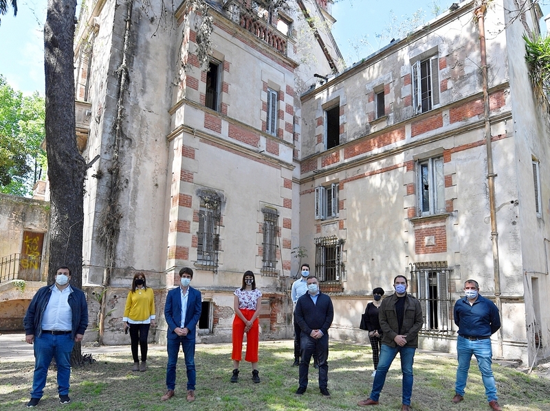 Juan Andreotti firmó un convenio con AABE para restaurar el histórico Palacio Otamendi