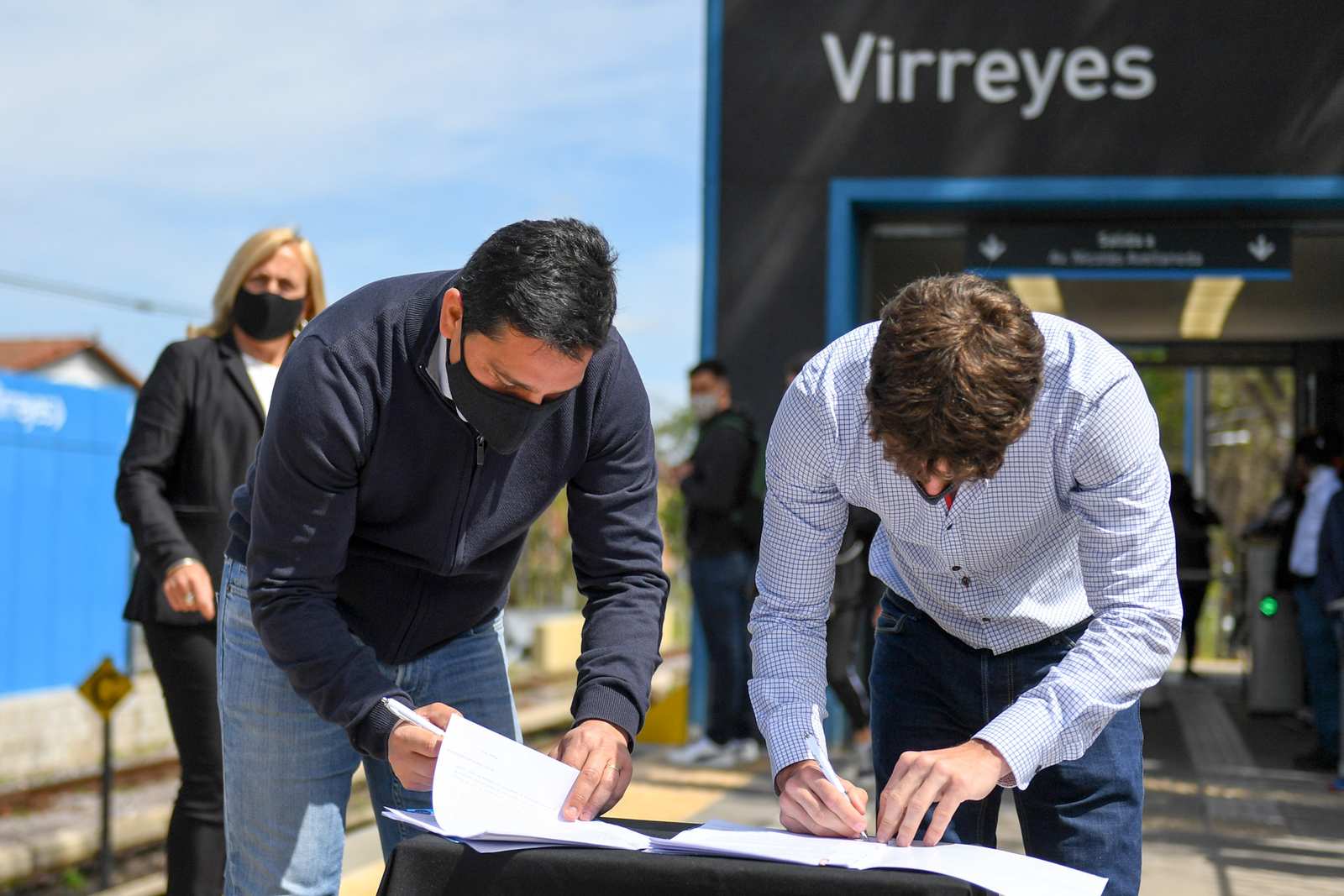 Juan Andreotti y Martín Marinucci presentaron una cámara térmica en la estación de tren Virreyes