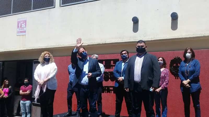 El Intendente, Ariel sujarchuk, entregó netbooks en la Escuela Técnica 3 de Maquinista Savio