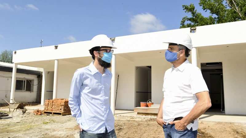 Zabaleta y el ministro de Infraestructura bonaerense, Agustín Simone, recorrieron la obra de ampliación de un Centro de Salud en William Morris