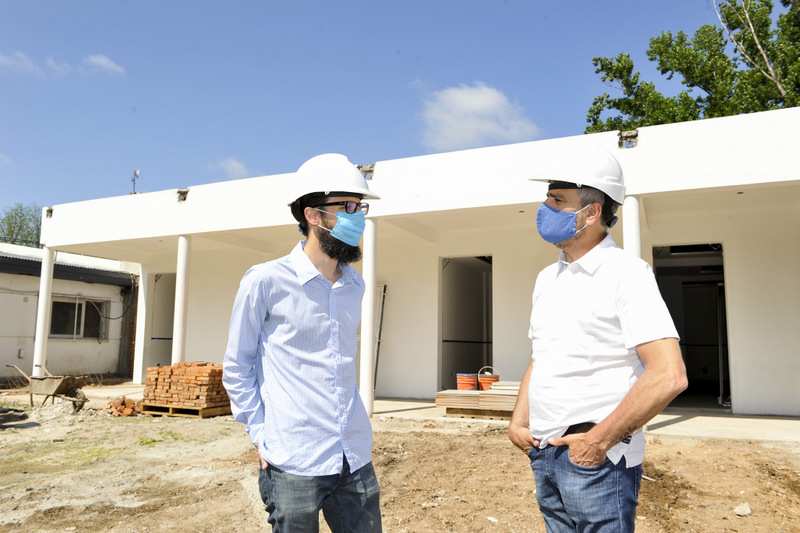 Zabaleta y el ministro de Infraestructura bonaerense, Agustín Simone, recorrieron la obra de ampliación de un Centro de Salud en William Morris
