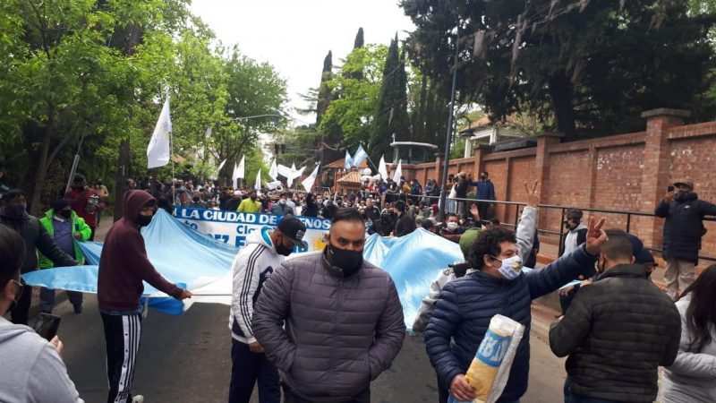 Agrupaciones políticas manifestaron su apoyo al Presidente Alberto Fernández y al gobierno nacional en Olivos.