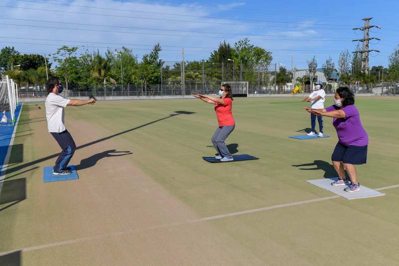 Los adultos mayores de San Fernando disfrutan de las actividades con protocolos en los Polideportivos