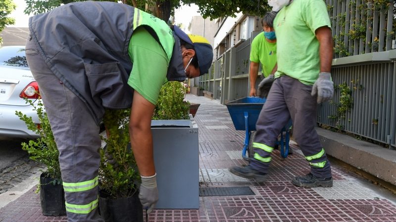 El Municipio continúa con la parquización de las avenidas y centros comerciales de San Fernando