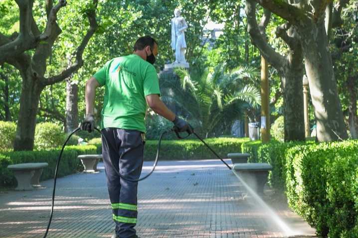 San Fernando sigue manteniendo y embelleciendo todas las plazas de la ciudad