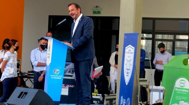 Ariel Sujarchuk en el acto de ingresantes al colegio Preuniversitario Ramón Cereijo: ” Este colegio está escribiendo una página histórica en Escobar y en toda la provincia”