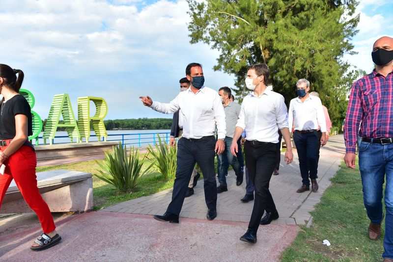 Fomento al turismo y la cultura: Ariel Sujarchuk y Augusto Costa entregaron subsidios a 39 entidades del partido de Escobar y recorrieron las obras del Mercado Municipal del Paraná de Las Palmas