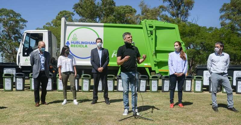 Zabaleta y Wado de Pedro presentaron un camión recolector y nuevo equipamiento para poner en marcha el programa “Hurlingham recicla”