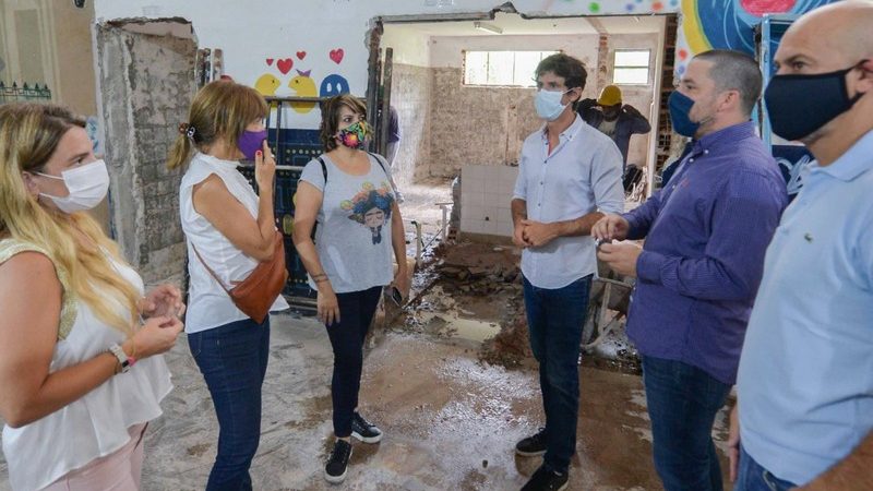 Juan Andreotti recorrió la obra de renovación de la Escuela Secundaria Nº 1 del barrio Infico