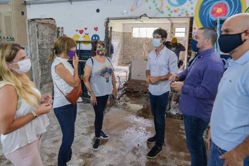 Juan Andreotti recorrió la obra de renovación de la Escuela Secundaria Nº 1 del barrio Infico