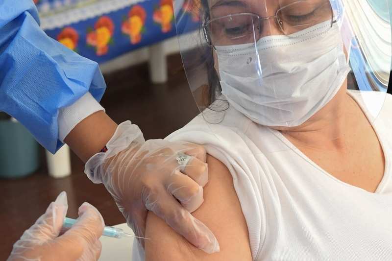El personal de salud de San Fernando se vacuna con la segunda dosis contra el coronavirus