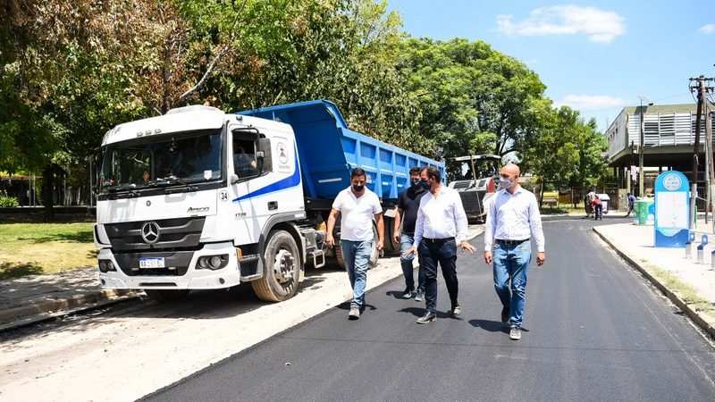 Ariel Sujarchuk recorrió las obras de repavimentación de avenida  De los Inmigrantes y de la calle Independencia en Belén de Escobar
