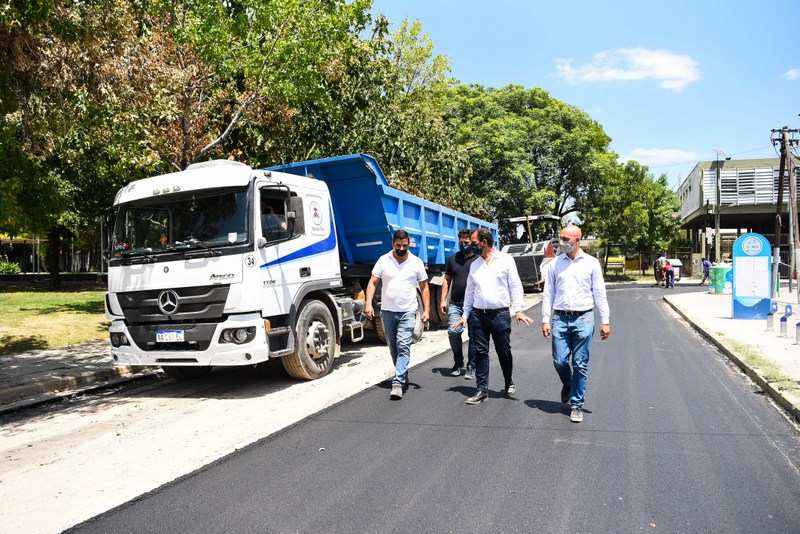 Ariel Sujarchuk recorrió las obras de repavimentación de avenida De los Inmigrantes y de la calle Independencia en Belén de Escobar