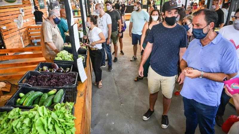 En el Mercado del Paraná, Ariel Sujarchuk participó de una jornada de promoción de la actividad física, la alimentación balanceada y los hábitos saludables