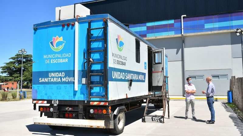 Beto Ramil supervisó el operativo de hisopado en Garín y entregó tapabocas donados por la UNSAM y FUNINTEC